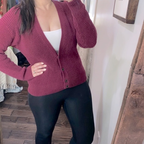 Vintage burgundy knit sweater cardigan size medium - Picture 2 of 6